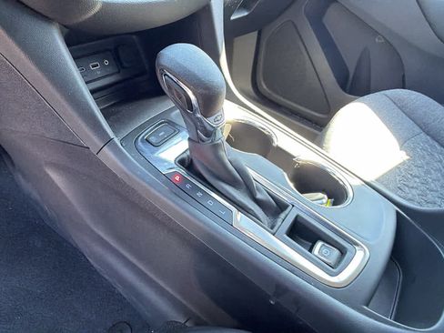 Used 2022 Chevrolet Equinox LT AWD/4WD image 12
