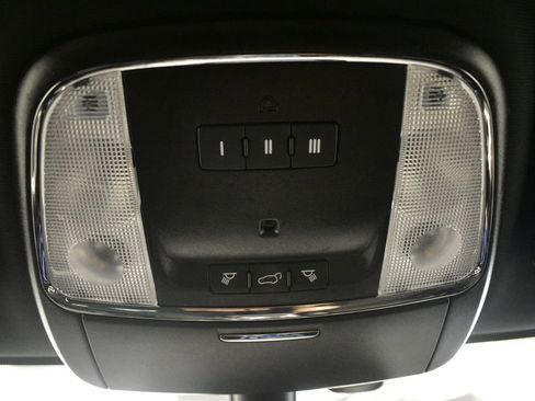 Used 2021 Jeep Grand Cherokee Altitude image 37