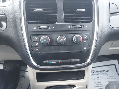 Used 2016 Dodge Grand Caravan American Value Package w/ UConnect Hands-Free Group image 22