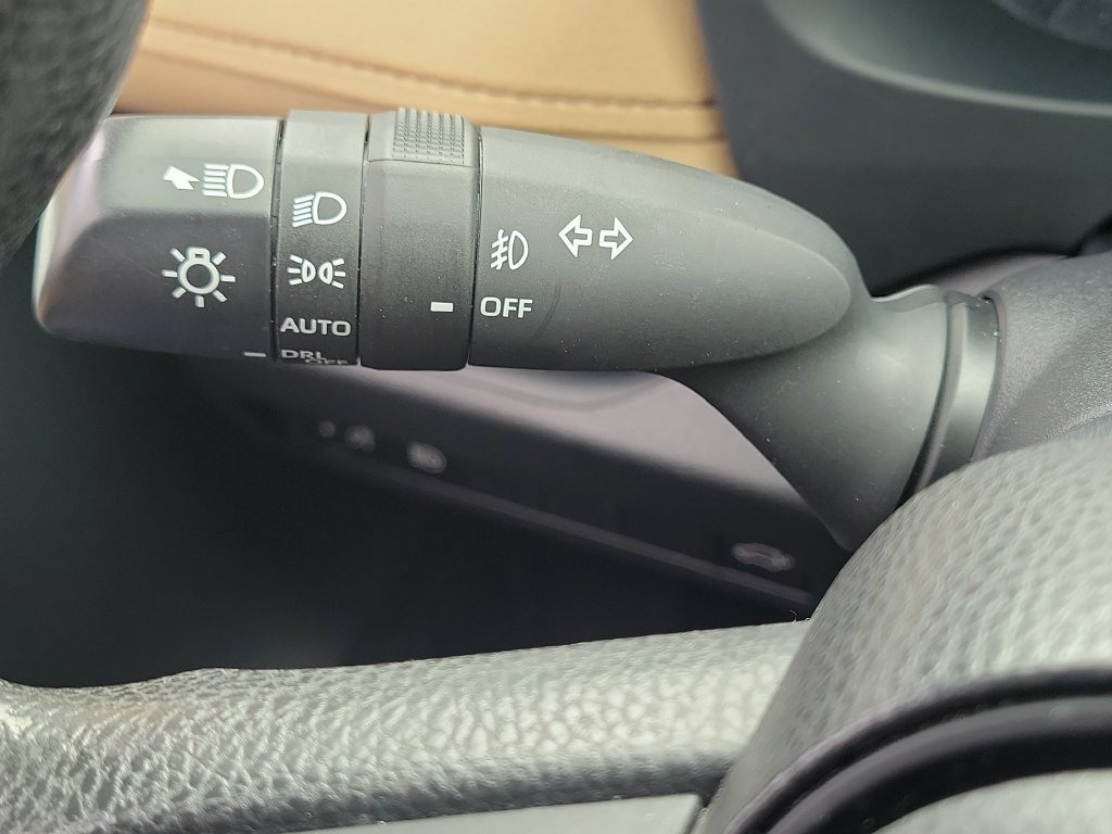 Used 2021 Toyota RAV4 XLE w/ Convenience Package AWD/4WD image 11