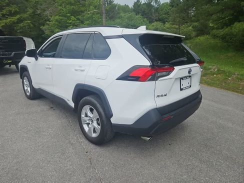 Used 2021 Toyota RAV4 XLE w/ Convenience Package AWD/4WD image 3