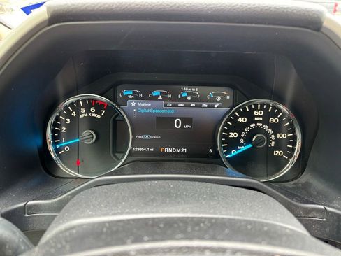 Used 2016 Ford F150 Lariat w/ Equipment Group 502A Luxury RWD image 16