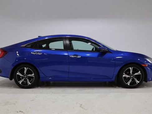 Used 2017 Honda Civic Touring image 9