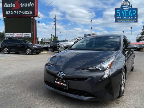 Used 2017 Toyota Prius Four FWD image 1