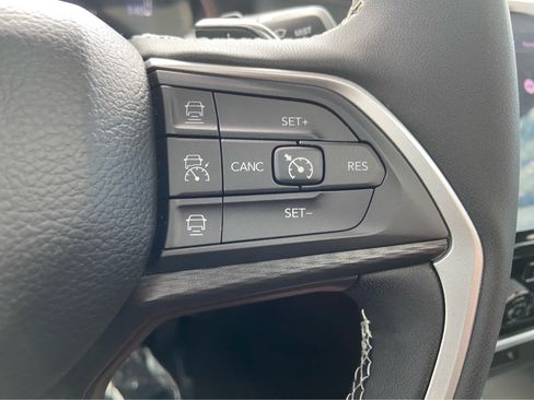 Used 2024 Jeep Grand Cherokee L Altitude AWD/4WD image 24