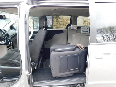 Used 2017 Dodge Grand Caravan SE w/ Power Window Group FWD image 34