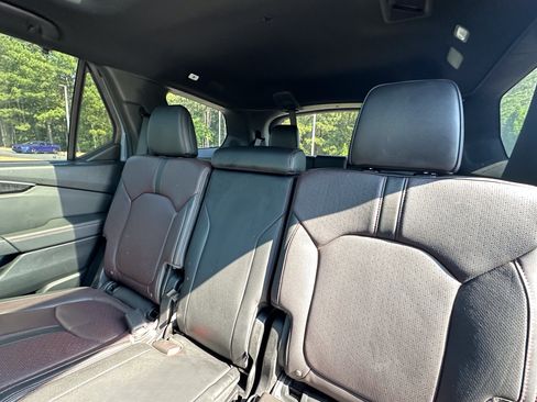 Used 2025 Honda Pilot Black Edition image 10