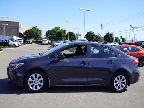 Used 2023 Toyota Corolla LE w/ Carpet Mat Package (TMS) FWD image 6