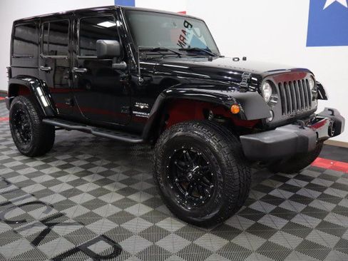 Used 2017 Jeep Wrangler Unlimited Sahara w/ Connectivity Group AWD/4WD image 14