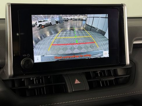 Used 2025 Toyota RAV4 XLE AWD/4WD image 18