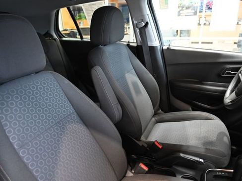 Used 2020 Chevrolet Trax LS w/ Tint and Cruise Package AWD/4WD image 8
