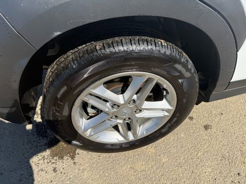 Used 2023 Hyundai Kona SE w/ Cargo Package image 16