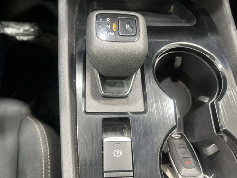 Used 2023 Nissan Rogue S AWD/4WD image 19