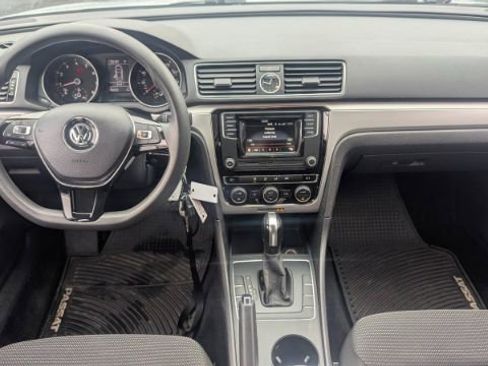Used 2017 Volkswagen Passat 1.8T S image 22