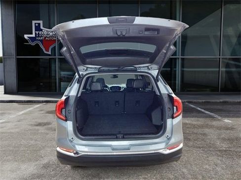 Used 2024 GMC Terrain SLT image 5