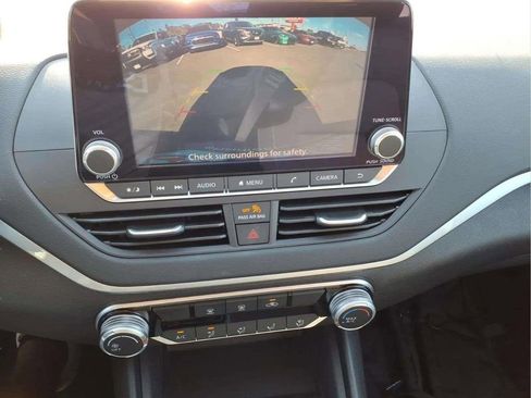 Used 2025 Nissan Altima 2.5 S FWD image 16