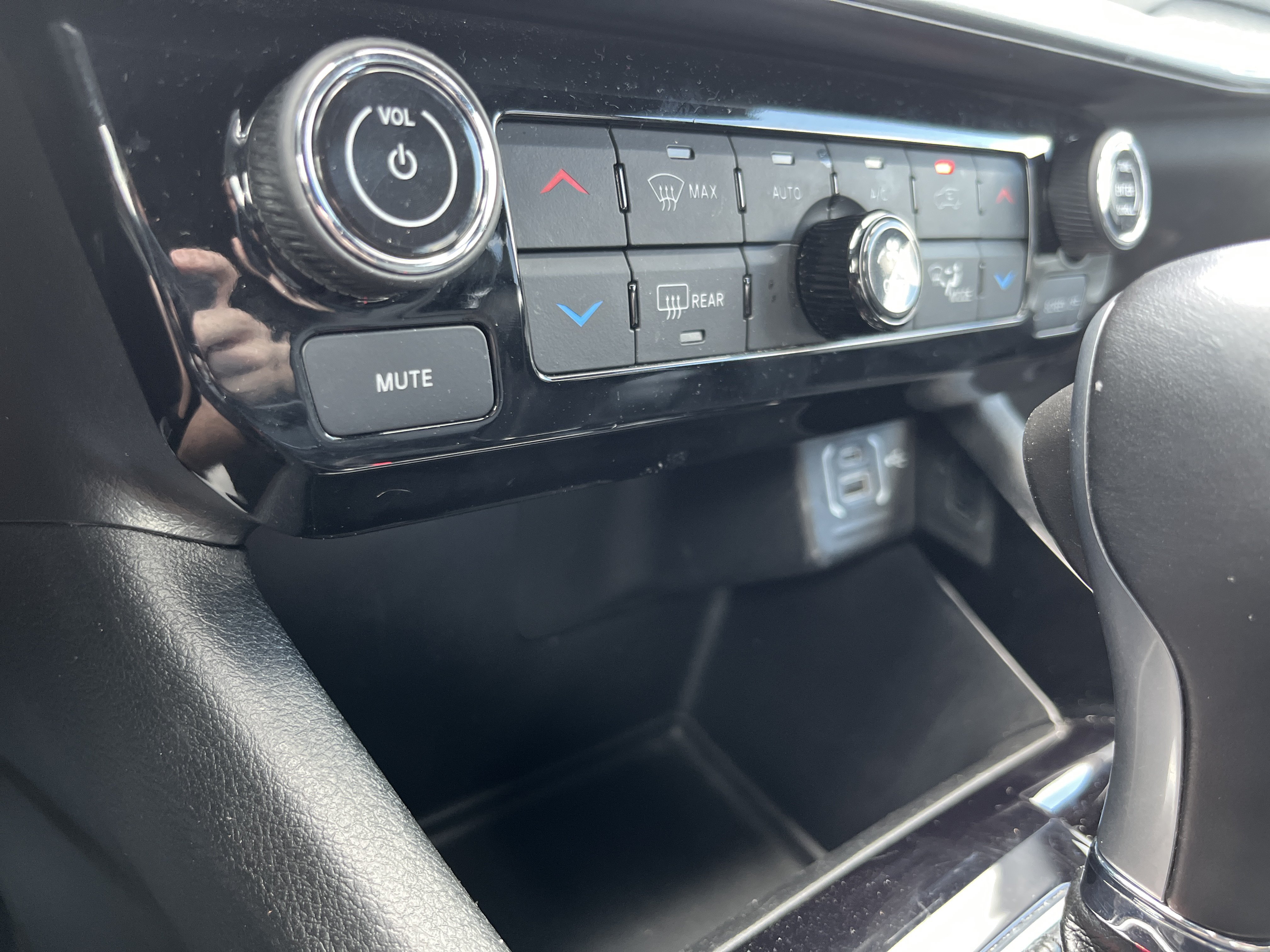 Used 2025 Jeep Compass Limited AWD/4WD image 33
