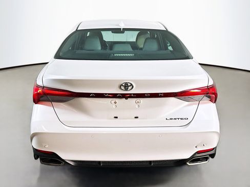 Used 2019 Toyota Avalon Limited image 6