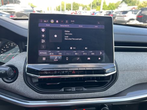 Used 2022 Jeep Compass Latitude image 15