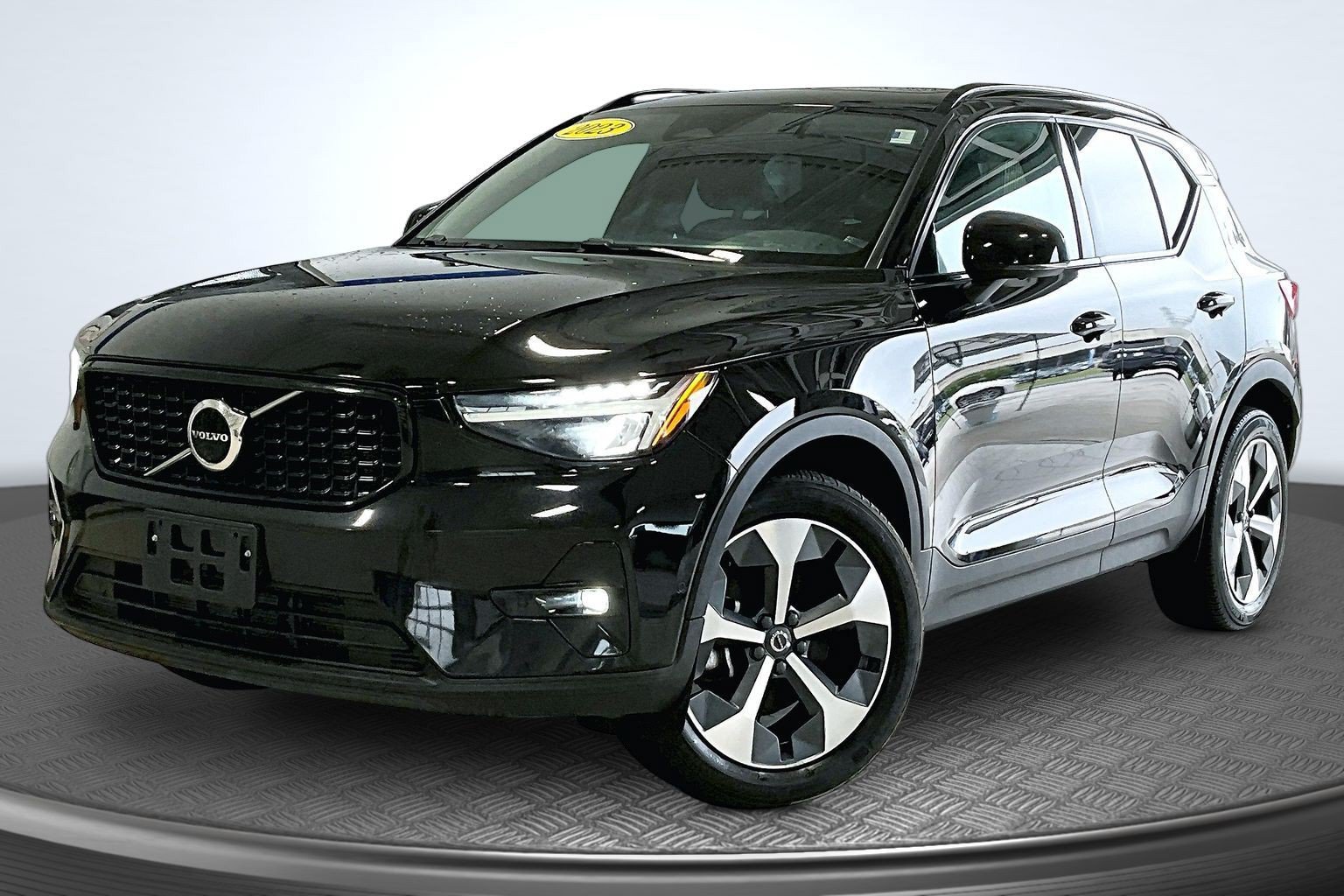Used 2023 Volvo XC40 B5 Ultimate AWD/4WD image 1