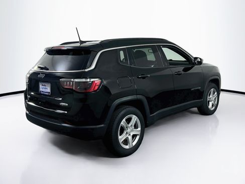 Used 2023 Jeep Compass Latitude AWD/4WD image 5