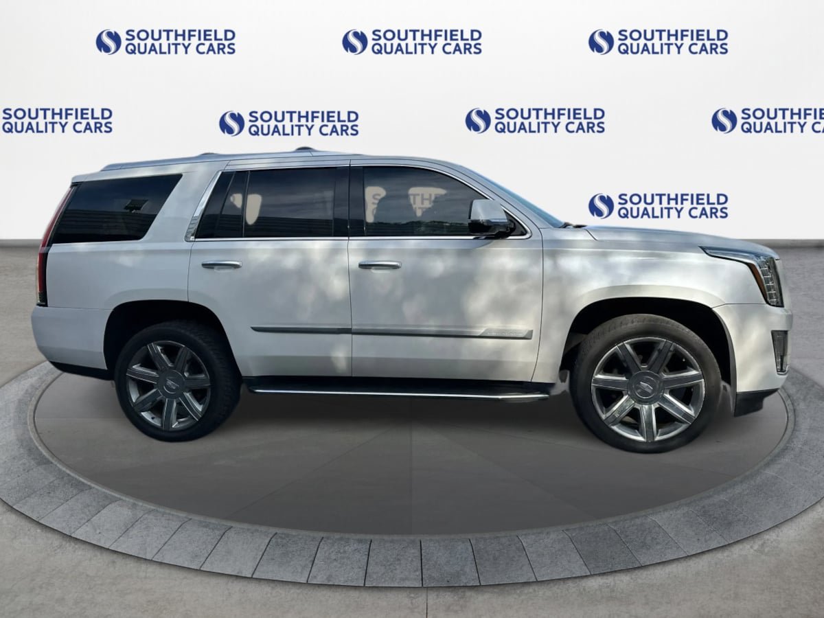 Used 2016 Cadillac Escalade Luxury AWD/4WD image 8