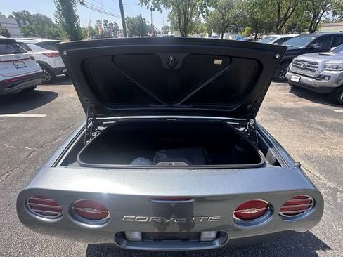 Used 2004 Chevrolet Corvette Convertible w/ Preferred Equipment Group RWD image 12