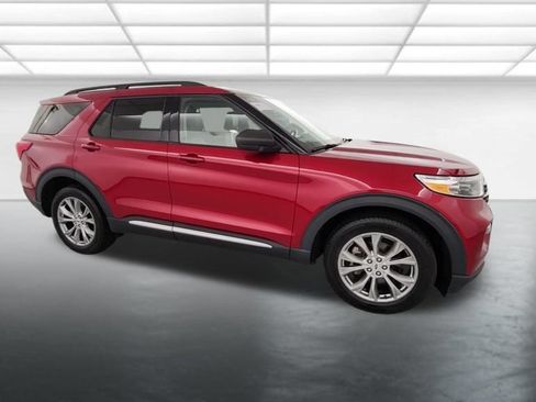 Used 2023 Ford Explorer XLT w/ Equipment Group 202A AWD/4WD image 10