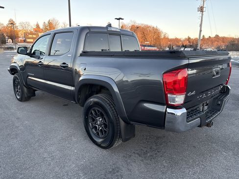 Used 2017 Toyota Tacoma SR5 image 6