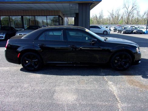 Used 2021 Chrysler 300 Touring L image 5