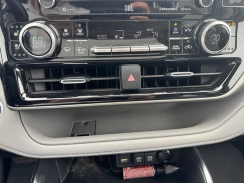 Used 2021 Toyota Highlander Limited AWD/4WD image 24