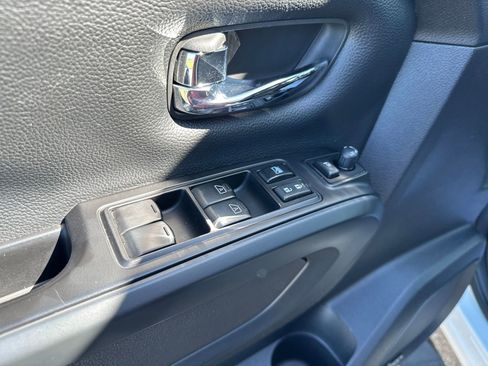 Used 2018 Nissan Titan SL w/ Midnight Edition AWD/4WD image 21