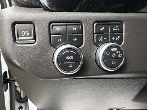 Used 2022 GMC Sierra 1500 SLT w/ SLT Premium Package AWD/4WD image 15