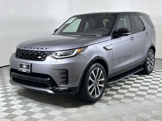 Used 2025 Land Rover Discovery Dynamic SE image 1
