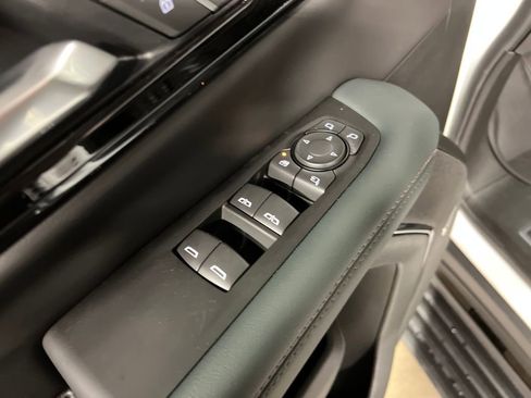 New 2026 GMC Yukon XL AT4 AWD/4WD image 16