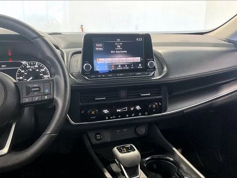 Used 2024 Nissan Rogue SV w/ SV Premium Package AWD/4WD image 9
