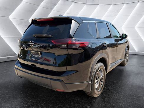 Used 2024 Nissan Rogue S FWD image 3