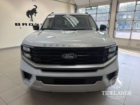 Certified 2025 Ford Expedition Platinum AWD/4WD image 3