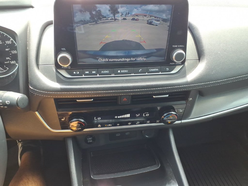Used 2025 Nissan Rogue SV w/ SV Premium Package FWD image 15