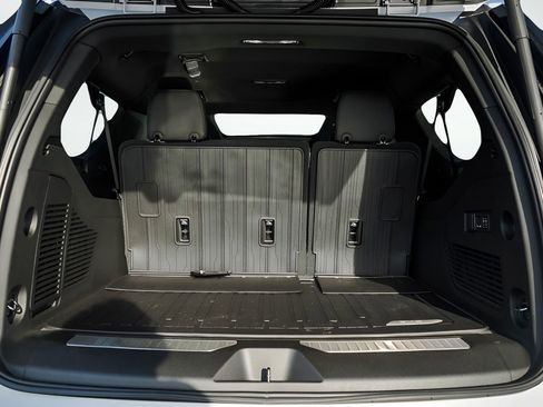 New 2026 GMC Yukon XL Denali w/ Sun & Power Step Package AWD/4WD image 8