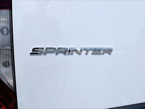 Used 2024 Mercedes-Benz Sprinter 2500 image 10