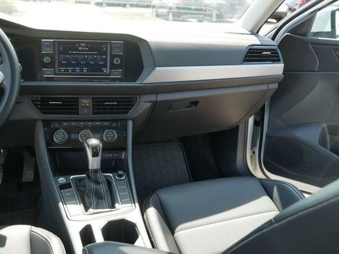 Certified 2023 Volkswagen Jetta SE w/ Panoramic Sunroof Package FWD image 23