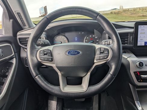 Used 2022 Ford Explorer XLT w/ Equipment Group 202A image 18