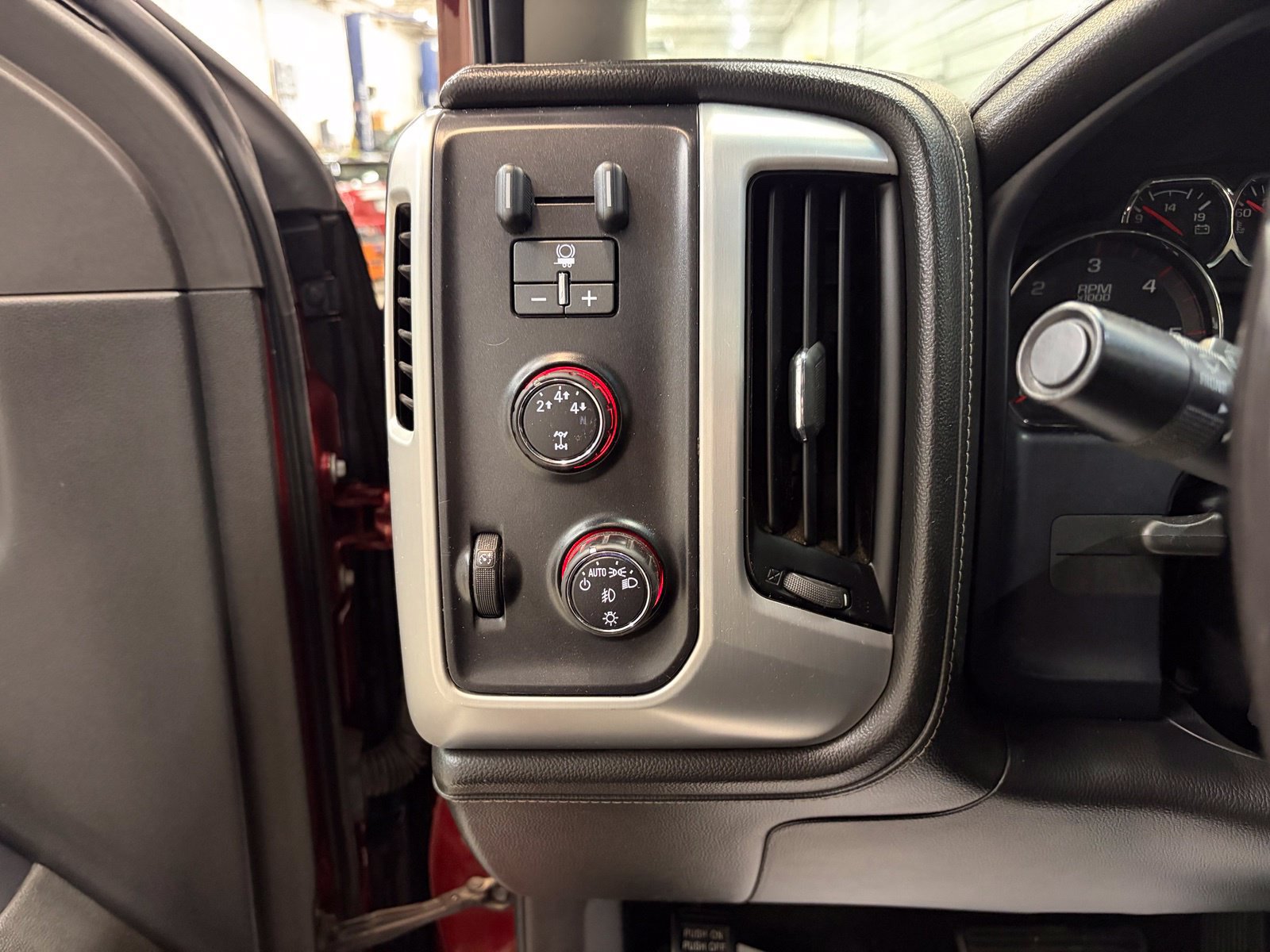 Used 2015 GMC Sierra 2500 SLT AWD/4WD image 18