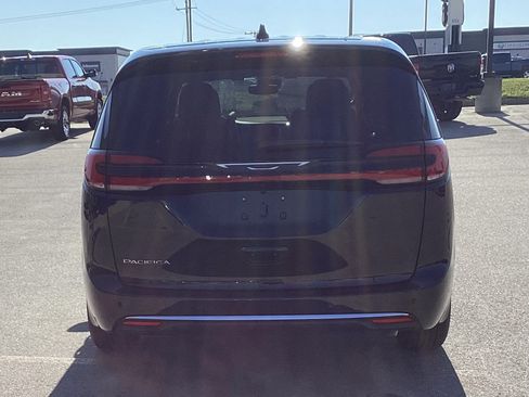 New 2027 Chrysler Pacifica Select FWD image 6