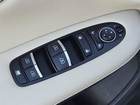 Used 2022 INFINITI QX50 Sensory image 17