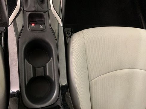 Used 2020 Toyota Corolla LE image 25