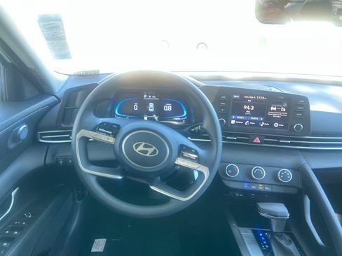 Used 2026 Hyundai Elantra SE FWD image 11