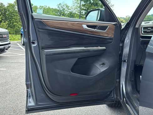 Used 2024 Volkswagen Atlas SE w/ Panoramic Sunroof Package AWD/4WD image 11