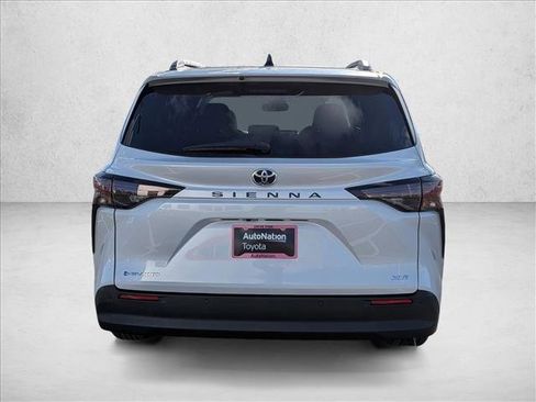 New 2026 Toyota Sienna XLE image 8